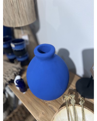 Vase en terre cuite bleu